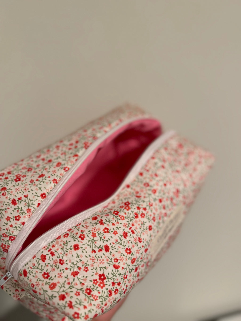 Mini red flowers makeup bag