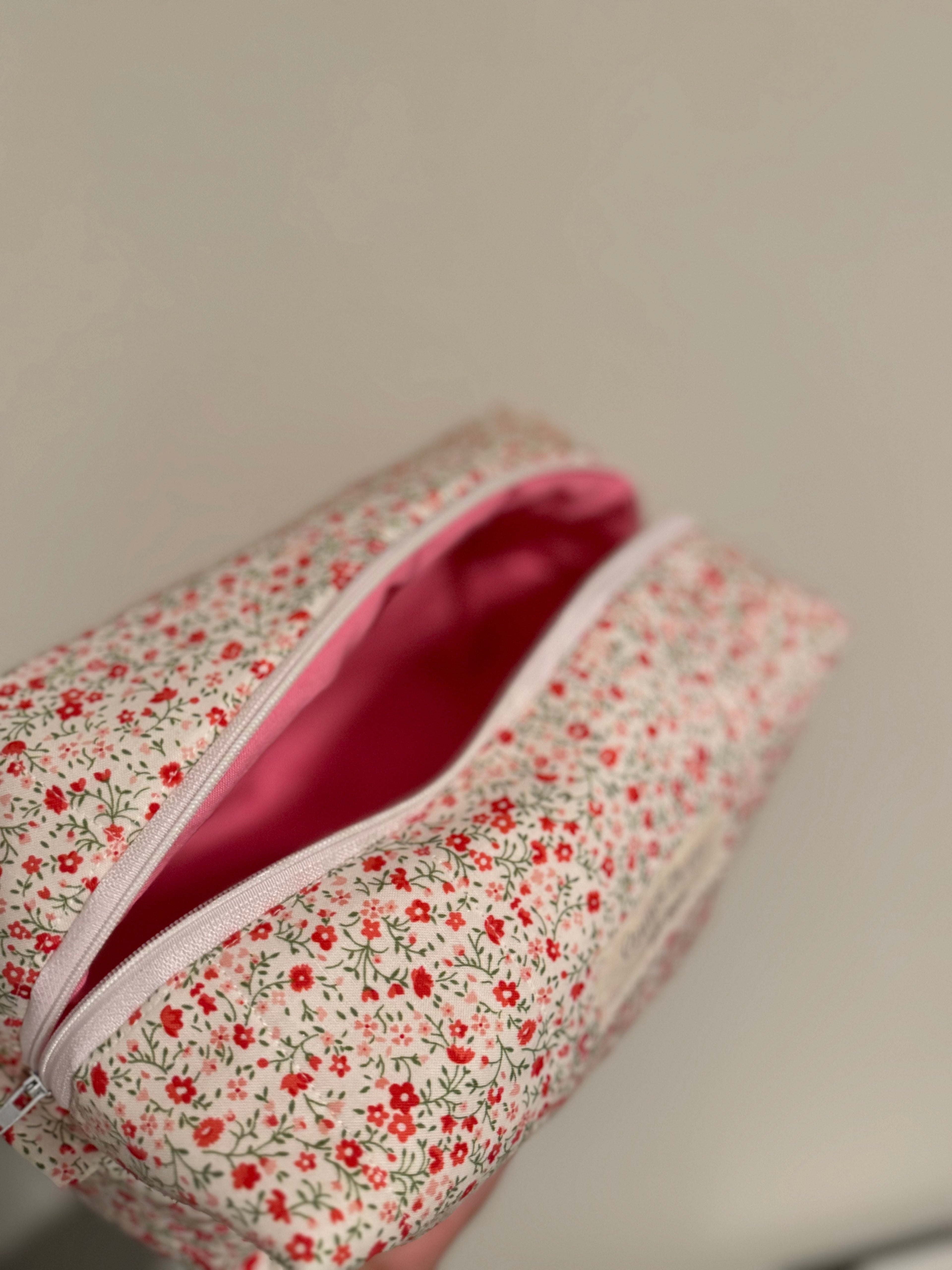 Mini red flowers makeup bag