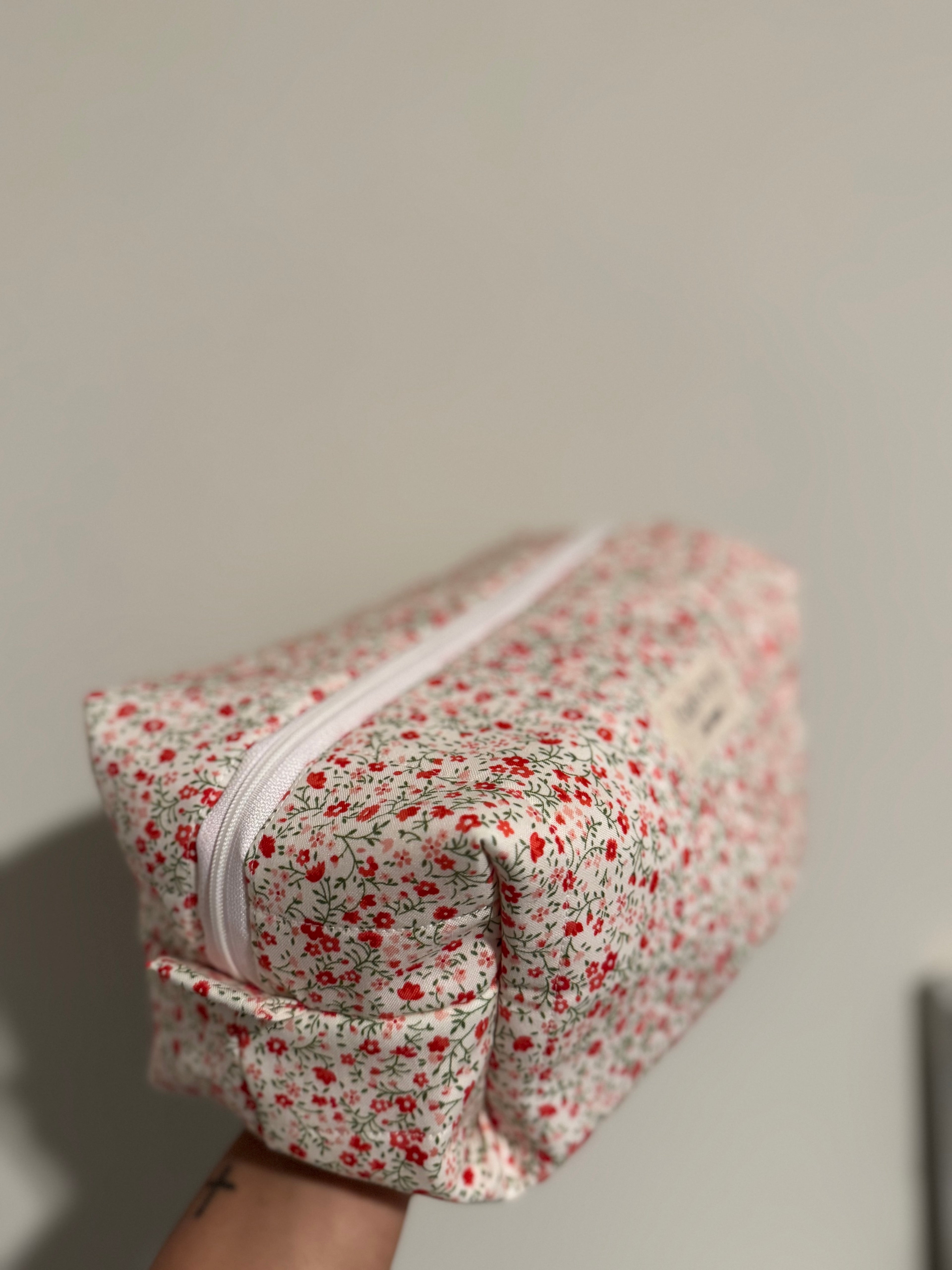 Mini red flowers makeup bag