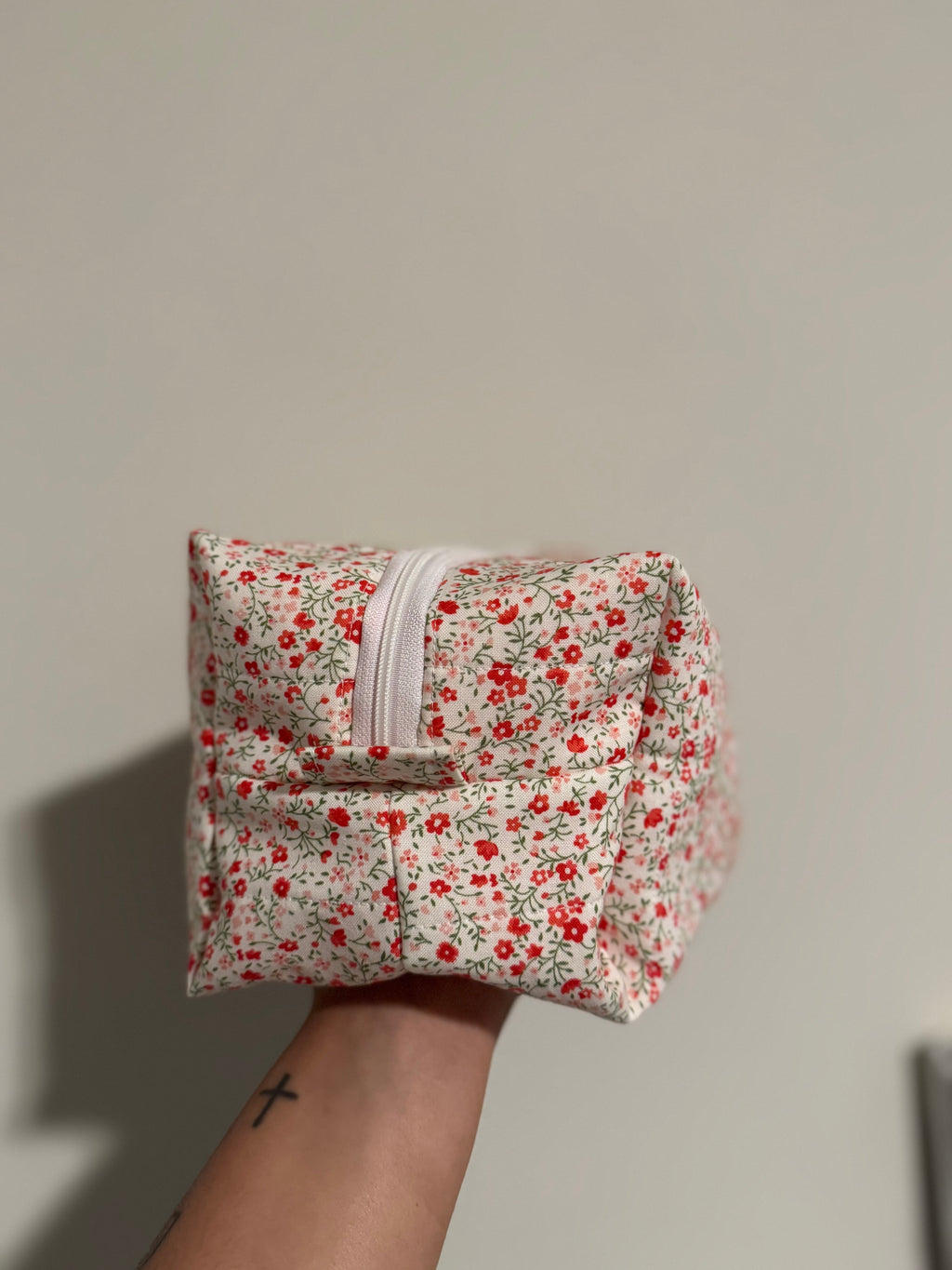 Mini red flowers makeup bag