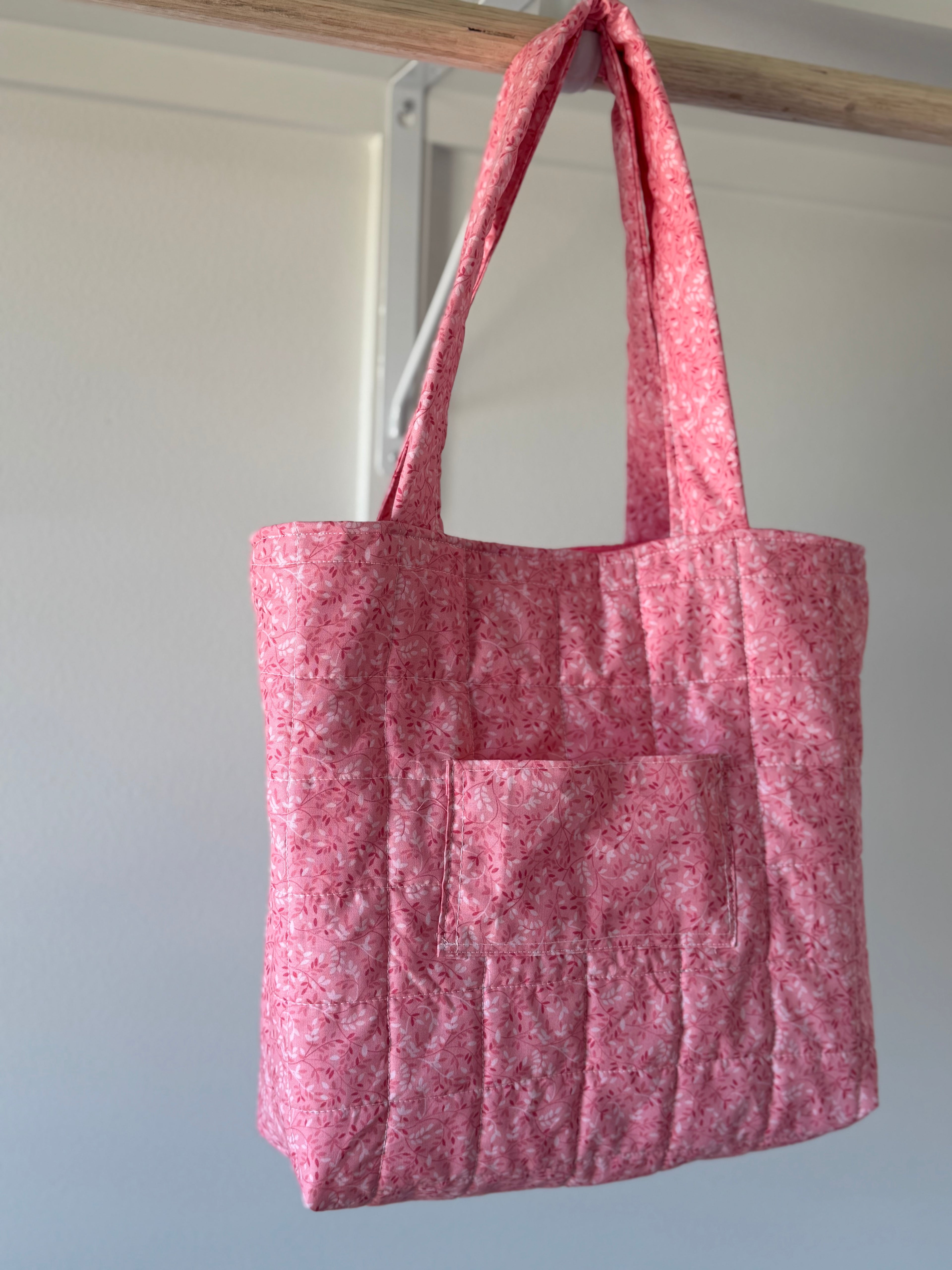 The pink tote bag