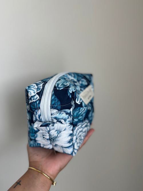 Blue peonies Makeup bag