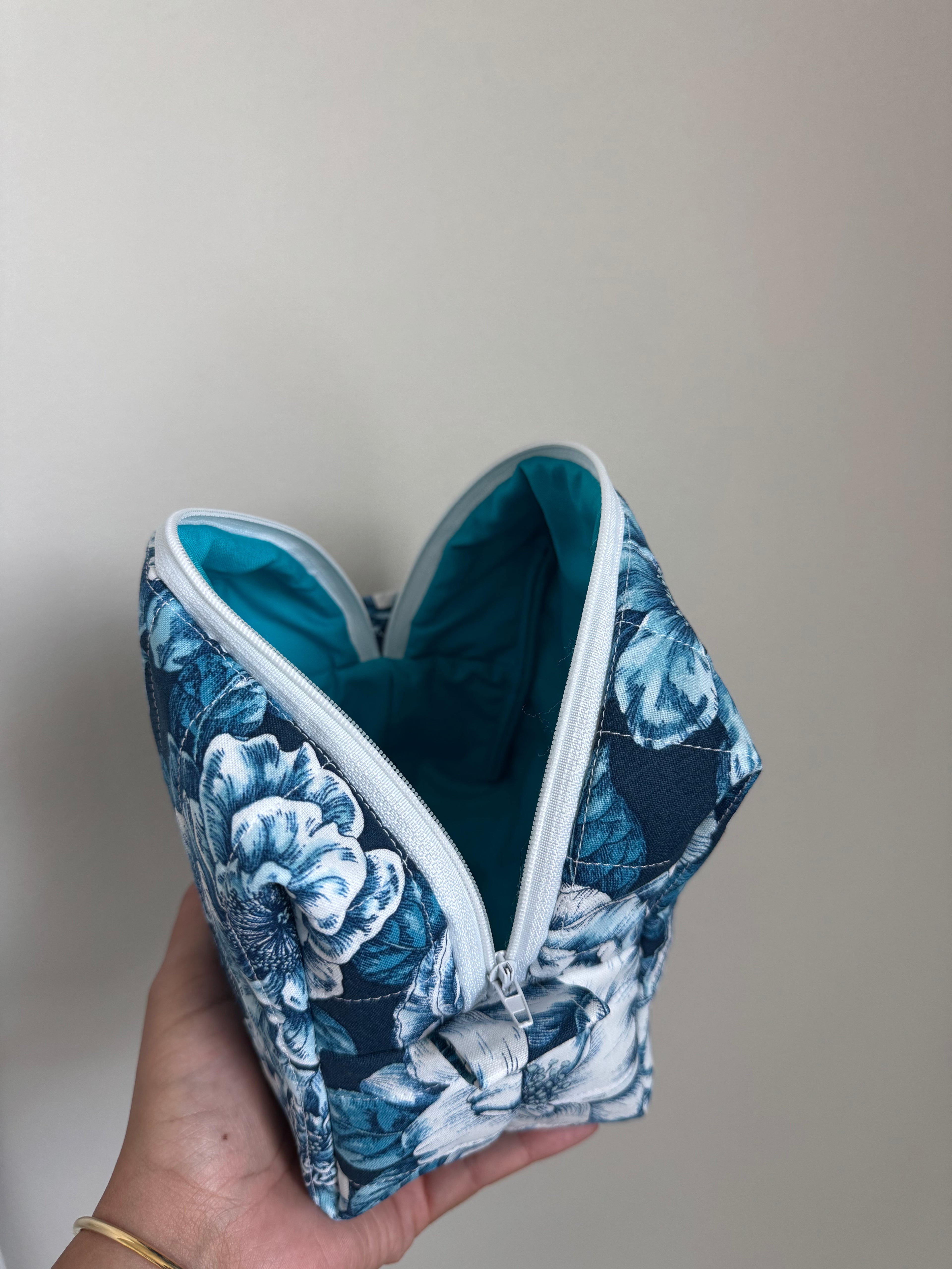 Blue peonies Makeup bag